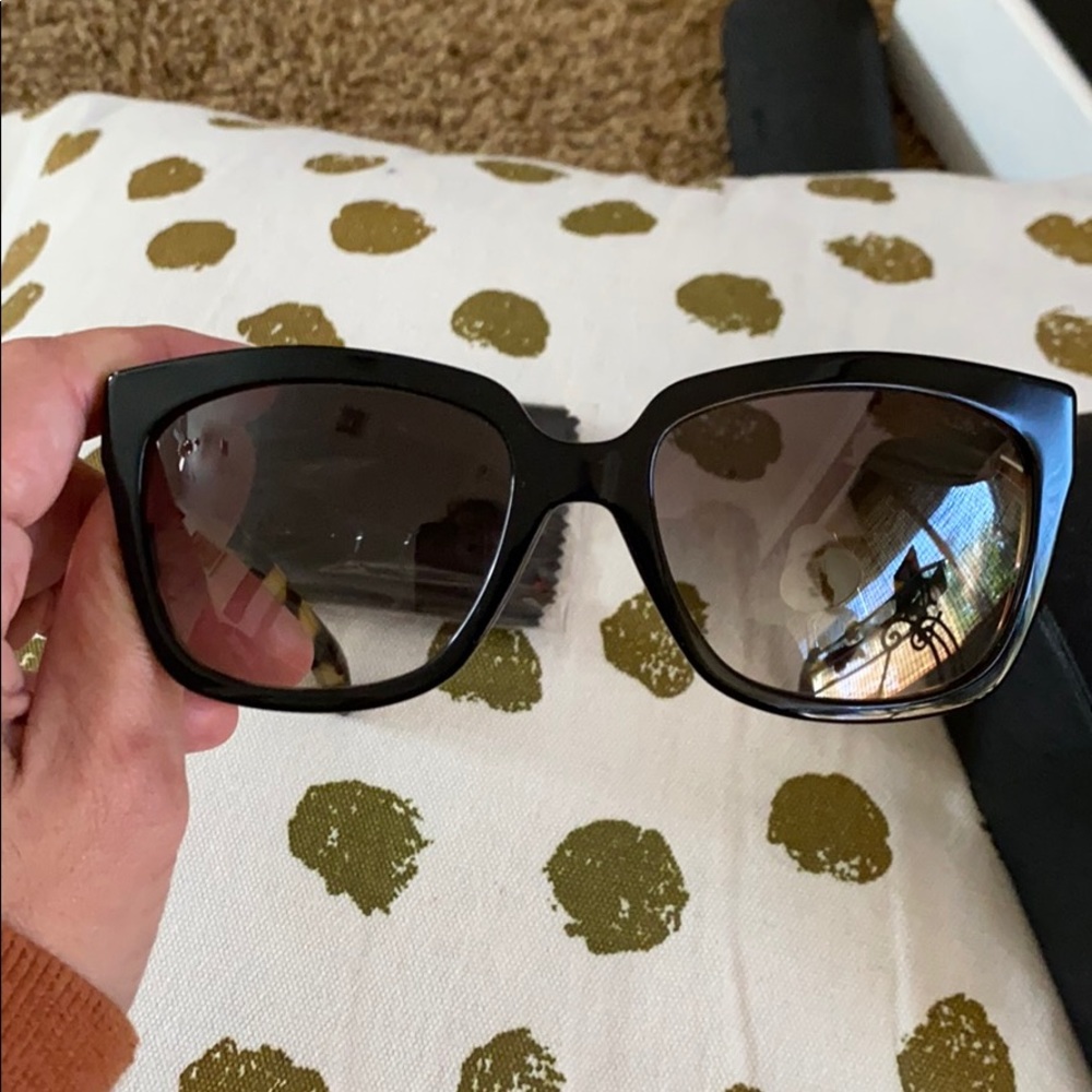 PRADA SUNGLASSES - Picture 4 of 6